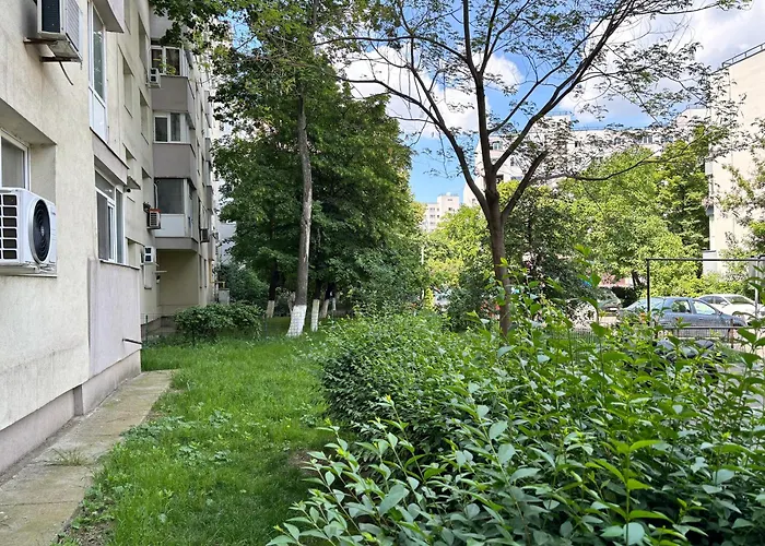 3 Decomandat Bukurešť