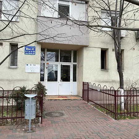 3 Decomandat * Bukareszt