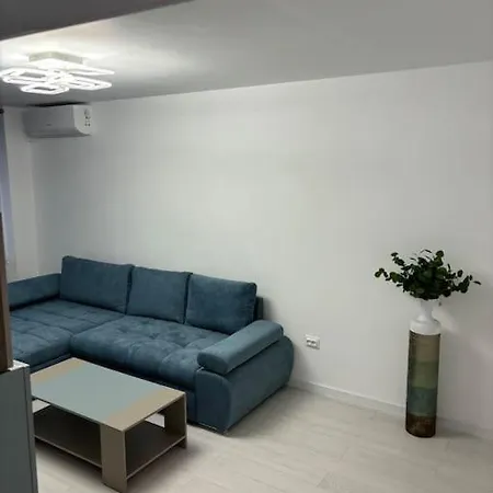 Apartament 3 Decomandat *