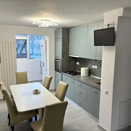 3 Decomandat Apartment