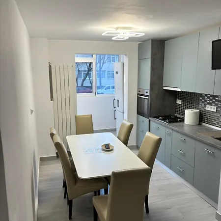 Apartament 3 Decomandat *