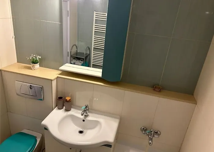 3 Decomandat بوخارست