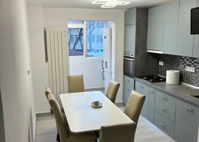 Apartament 3 Decomandat *