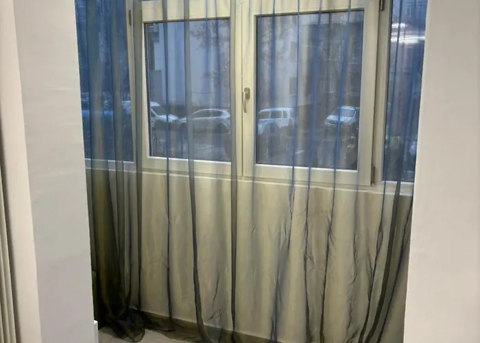 3 Decomandat Bucureşti